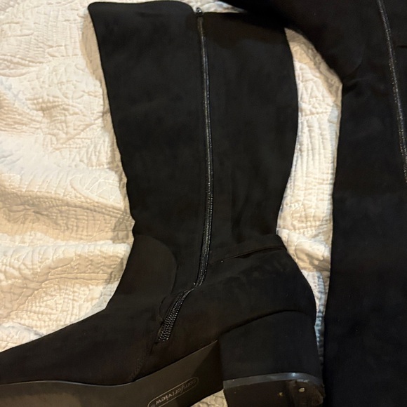 Elegant Black Knee-High Boots Size 11M - Picture 3 of 9